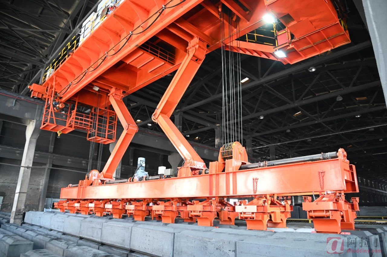 国内电解铝行业首台堆垛无人驾驶天车在青铜峡分公司投入运行-阿拉丁(